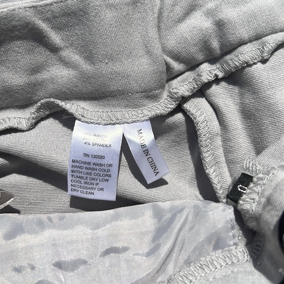 Gray scalloped capris - Picture 5 of 7